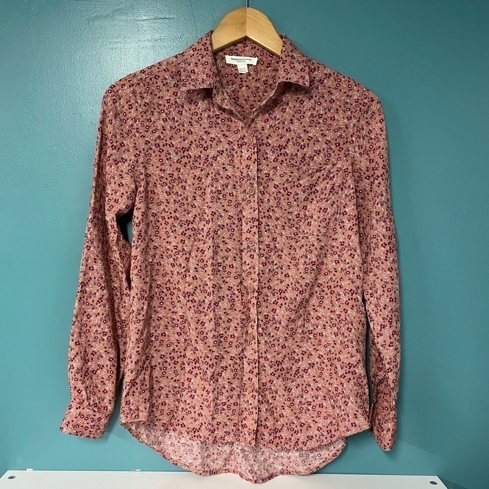 𝅺BEACH*LUNCH*LOUNGE HiLo Button Down Top - XS
